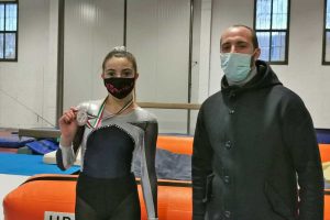 Sport - Atletica leggera - Il consigliere comunale Matteo Achilli con una delle atlete