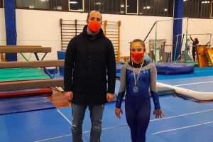 Sport - Atletica leggera - Il consigliere comunale Matteo Achilli con una delle atlete