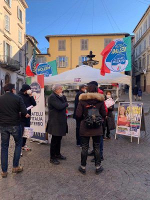 Viterbo - I gazebo con la carta Tricolore di FdI