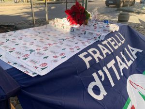 Viterbo - I gazebo con la carta Tricolore di FdI