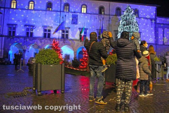 Viterbo - L'albero di Natale in piazza del comune