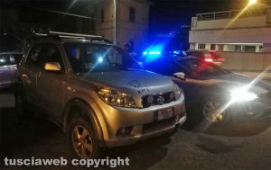 Viterbo - L'auto del giovane accoltellato alla schiena