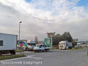 Incidente sulla A1 - Mezzi in fila al casello di Attigliano