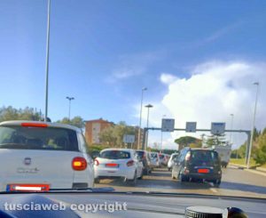 Viterbo - Il traffico in tilt sulla Cassia Nord