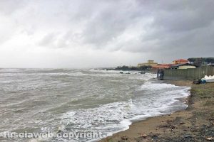Tarquinia - Mareggiata al lido