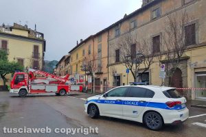 Viterbo - L'intervento di polizia locale e vigili del fuoco