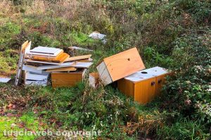 Vetralla - Rifiuti nel bosco di Monte Fogliano