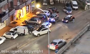 Viterbo - L'intervento dei carabinieri dopo l'accoltellamento