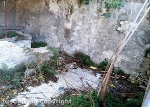 Viterbo - Incuria all'ex-lavatoio di via Signorelli