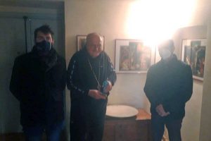 Civita Castellana - La consegna della statuina al vescovo Romano Rossi