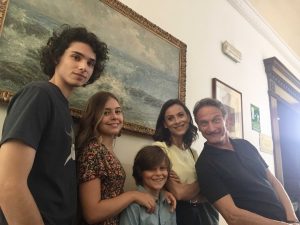 Riccardo Antonaci in una pausa dal set