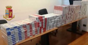 Napoli - Trovato con 260 stecche di sigarette