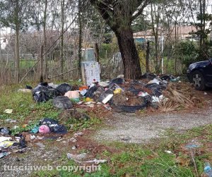 Degrado al parcheggio sulla Teverina