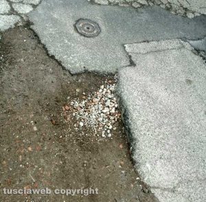 Viterbo - Buche a via Monfalcone