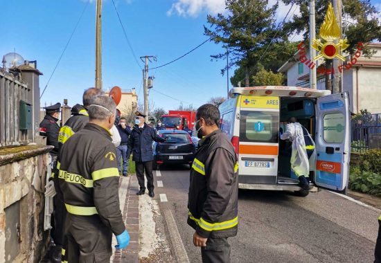 Lanuvio - Vigili del fuoco, carabinieri e 118 sul posto