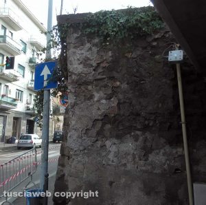 Viterbo - Muro pericolante a via della Palazzina