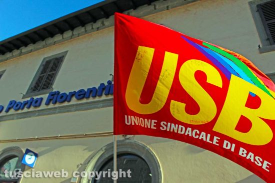 Viterbo - L'Usb ricorda i morti di Viareggio