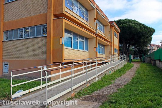 Viterbo - Una scuola elementare