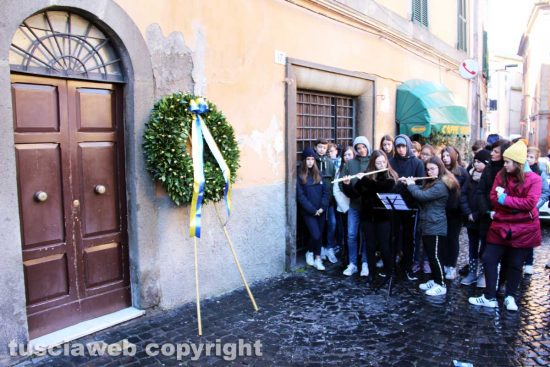 Viterbo - Le celebrazioni degli anni precedenti davanti all'abitazione di Emanuele Vittorio Anticoli, Letizia Anticoli e Angelo Di Porto