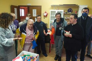 Civita Castellana - Il sindaco Giampieri in visita alla casa famiglia