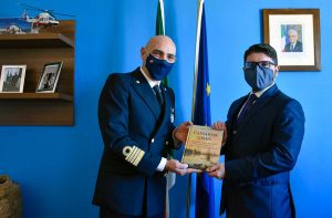 Il neopresidente dell’Autorità di Sistema portuale del Mar Tirreno centro settentrionale Pino Musolino e il comandante del porto di Civitavecchia Francesco Tomas