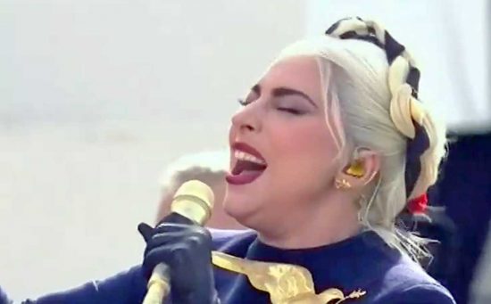 Lady Gaga canta l'inno americano all'Inauguration day