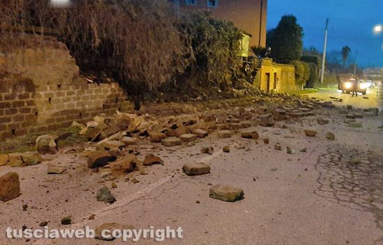 Corchiano - Crolla muro sulla strada provinciale 
