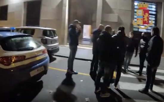 Napoli - Arrestati tre minori per tentato omicidio
