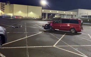 Vitoria - Operaio licenziato devasta il parcheggio dell'ex fabbrica