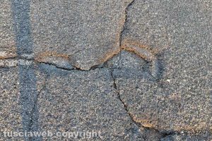 Viterbo - Buche lungo l'Ortana