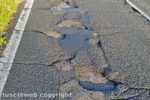 Viterbo - Buche lungo l'Ortana