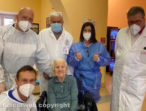 Acquapendente - Vaccini alla rsa San Giuseppe - Al centro la signora Amelia Lotti