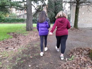 I ragazzi che camminano per l'Erasmus