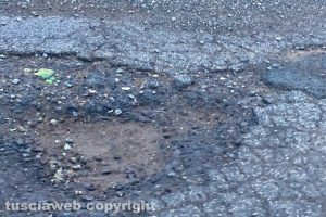 Viterbo - Buche lungo strada Sterpaio