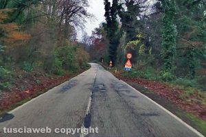 Ronciglione - Buche lungo la strada provinciale Valle di Vico
