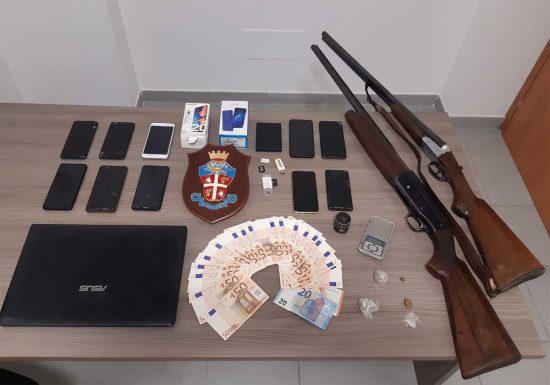 Sutri - Carabinieri - La droga, le armi e i soldi sequestrati