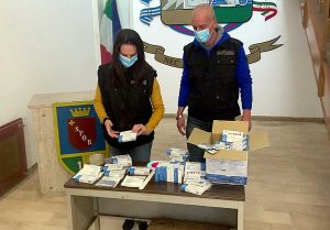 Roma - I medicinali sequestrati dalla finanza