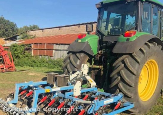 Rubano un trattore e un dissodatore