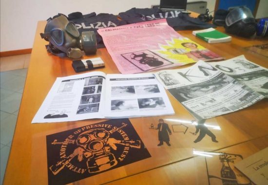 Il materiale di matrice anarchica sequestrato