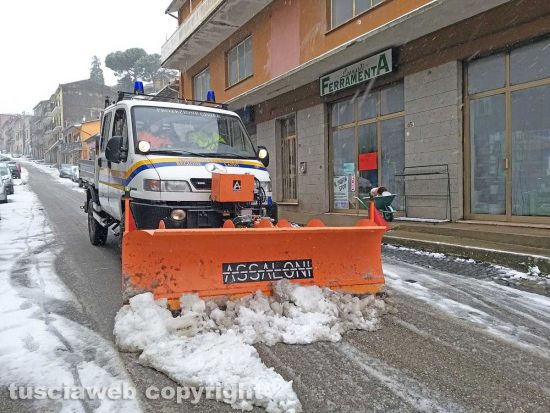 Montefiascone - L'Asvom Odv in azione per lo spargimento sale