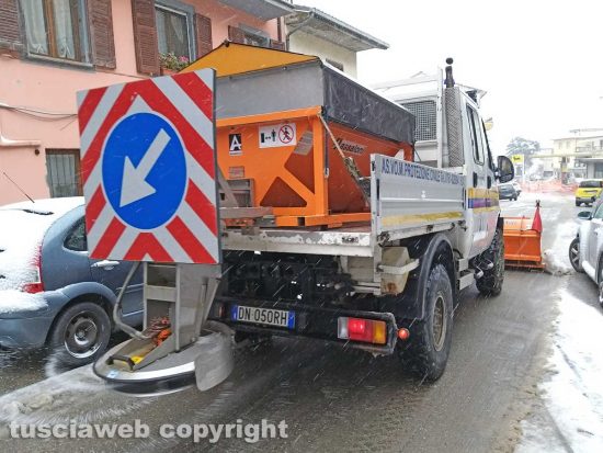 Montefiascone - L'Asvom Odv in azione per lo spargimento sale