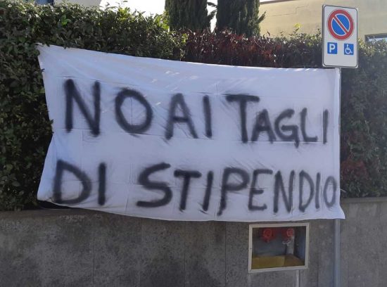 Viterbo - Gli striscioni di protesta dei lavoratori di Lazio Disco