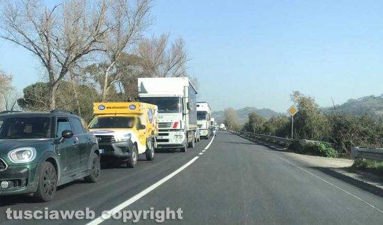 Civita Castellana - Frontale sulla Flaminia - Traffico in tilt