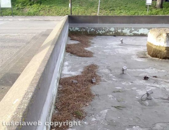 Viterbo - Sacrario - Il Monumento dedicato al paracadutista sporco