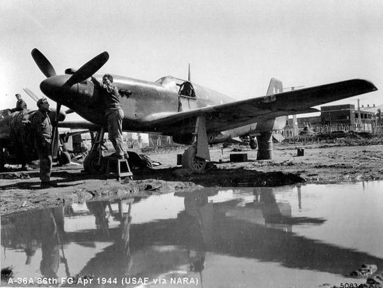 Un A-36 dell'86th Fighter bomber group in Italia