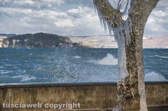 Marta - Ghiaccio e tramontana al lago di Bolsena
