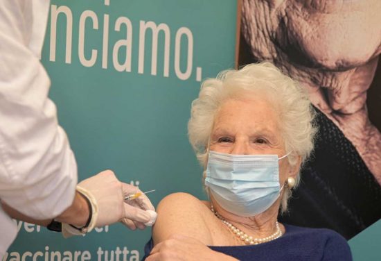 Liliana Segre vaccinata