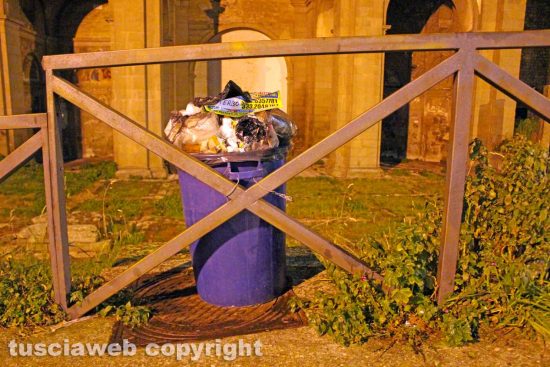 Viterbo - Un cestino a Santa Maria delle Fortezze