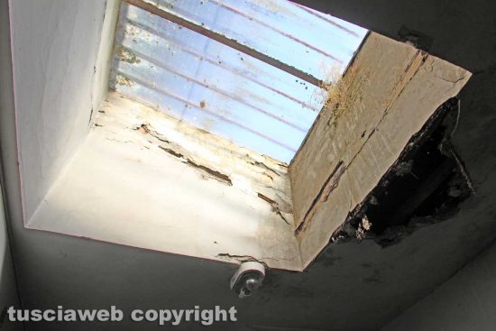 Viterbo - Il controsoffitto della biblioteca comunale