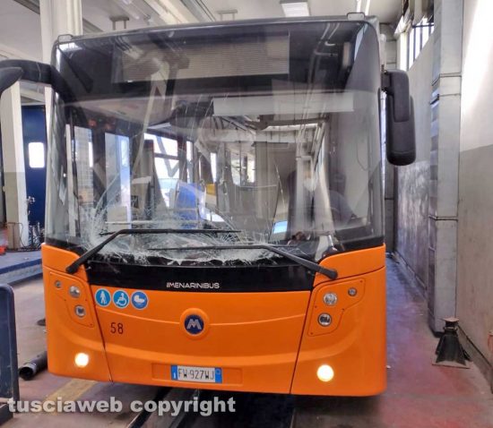 Viterbo - uno dei mezzi Francigena coinvolti nello scontro